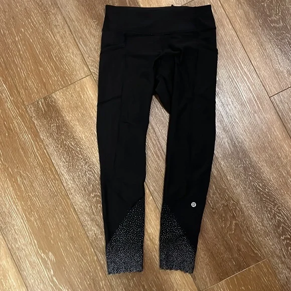 Lululemon Scalloped Hem Leggings - Picture 3 of 8